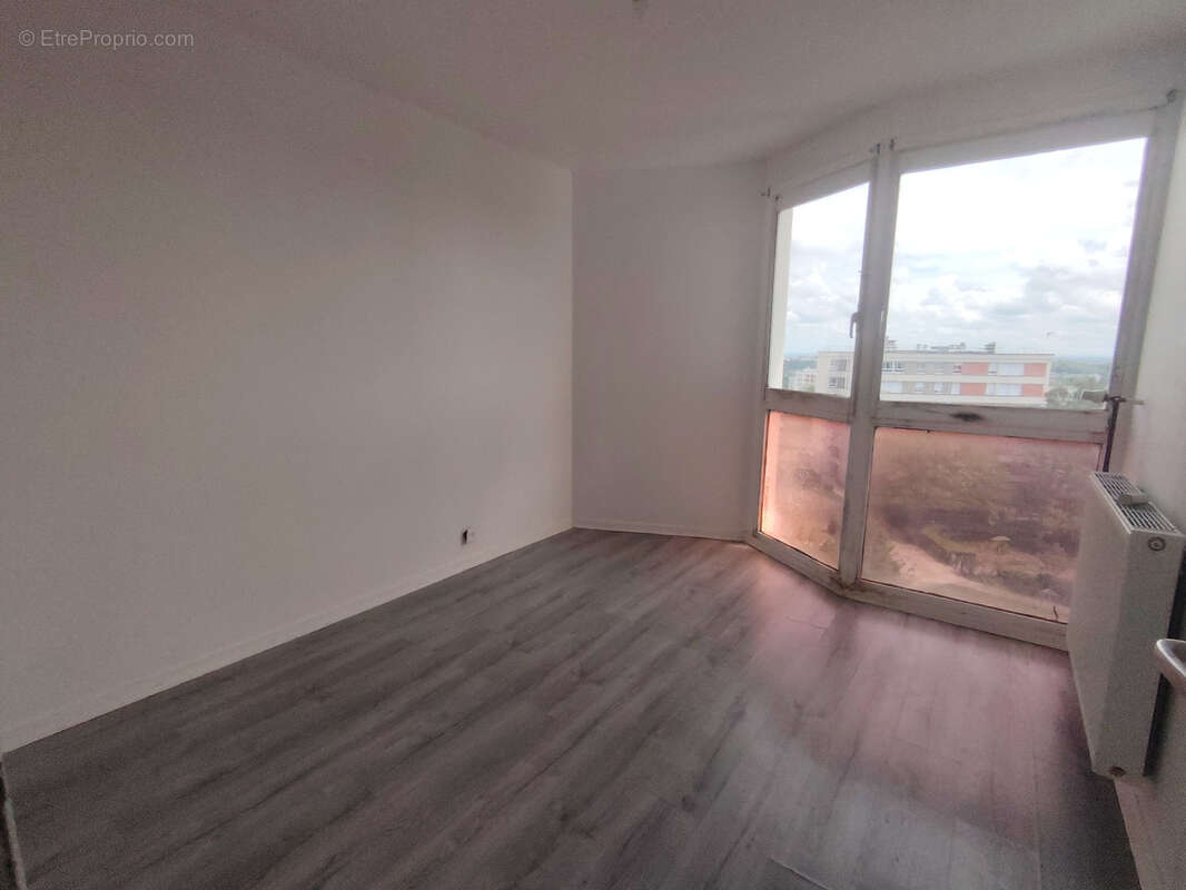 Appartement T3 à vendre à Hérouville-Saint-Clair (14200)   64 m2   Dernier étage   Hyper centre   Idéal invest - photo 12