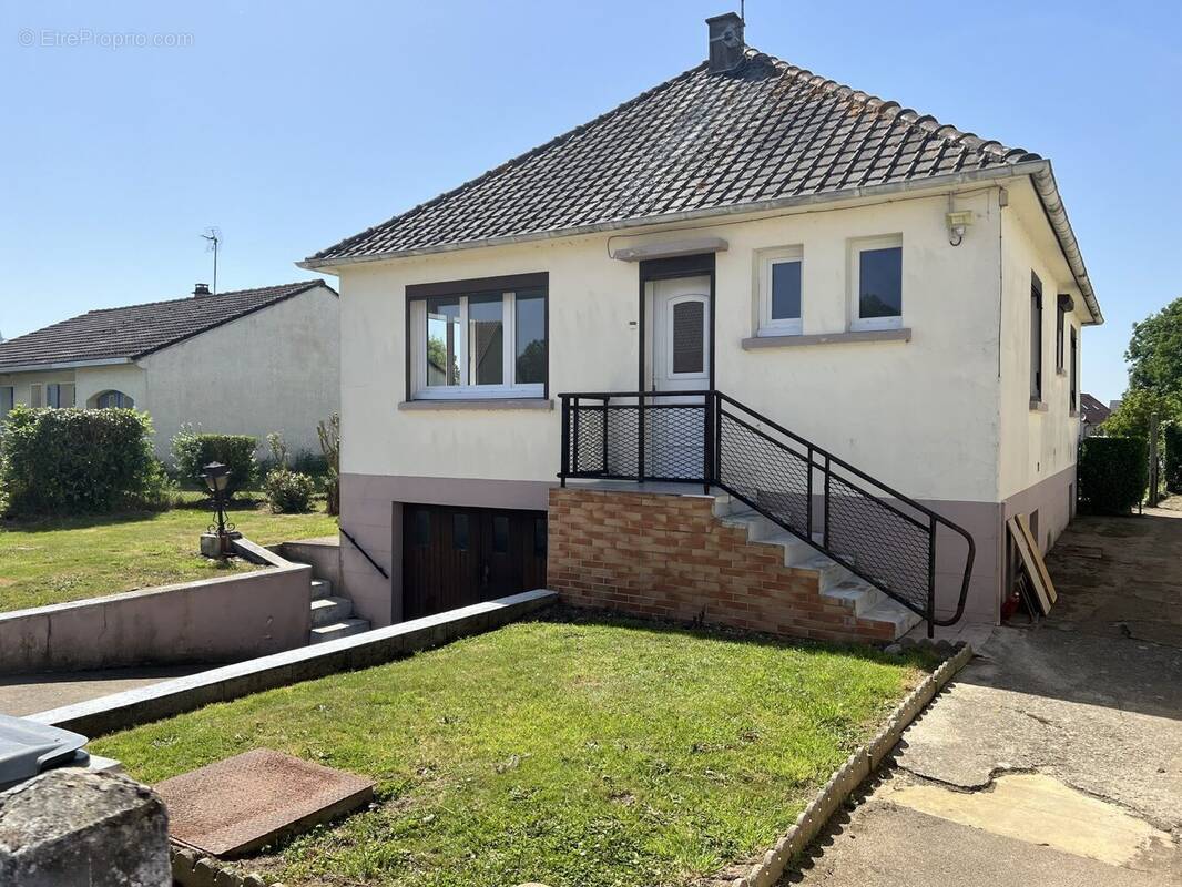Maison à FEUQUIERES-EN-VIMEU