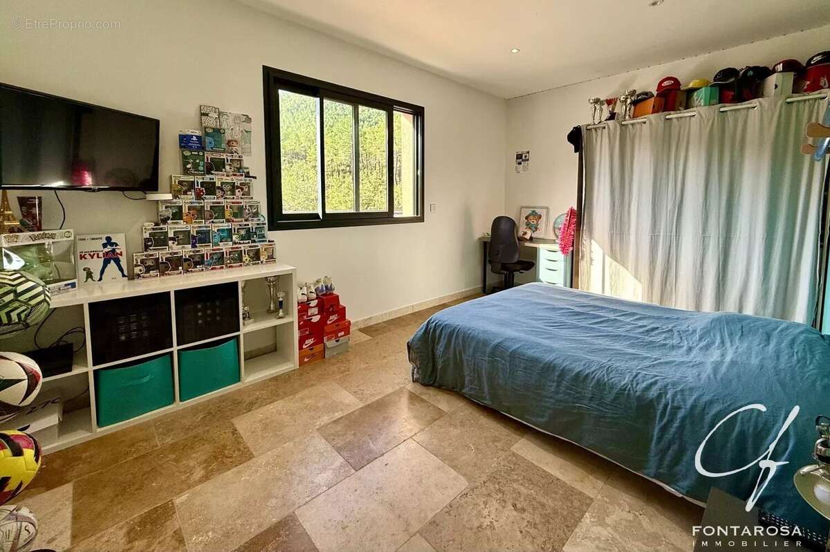 Maison à BAGNOLS-EN-FORET