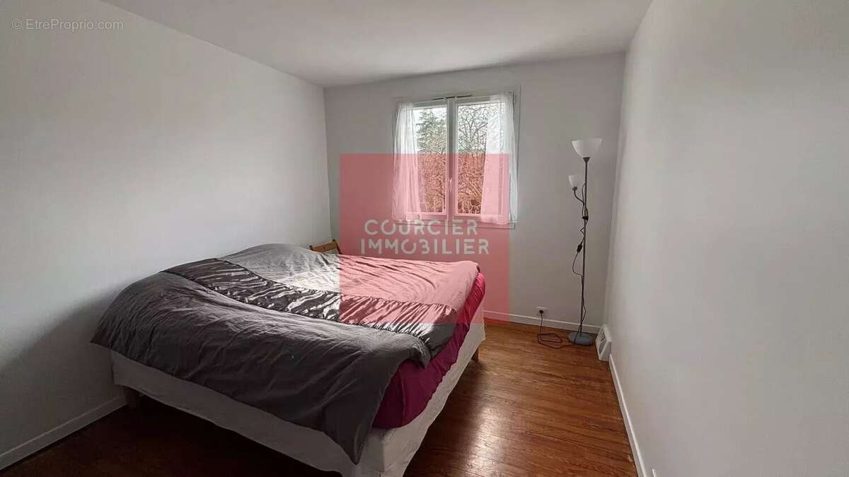 Maison à LE MESNIL-SAINT-DENIS