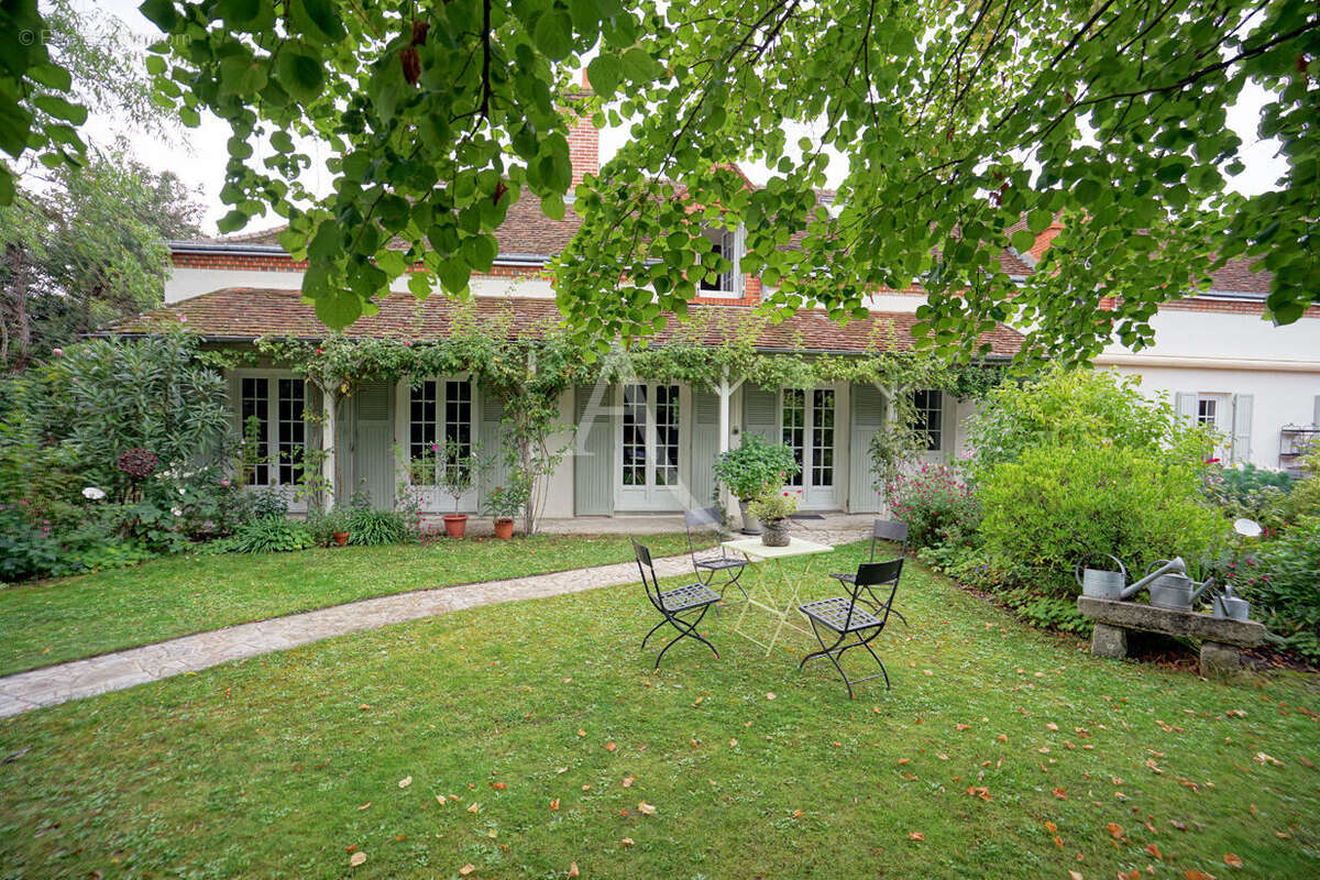 Maison à SAINT-JEAN-DE-BRAYE