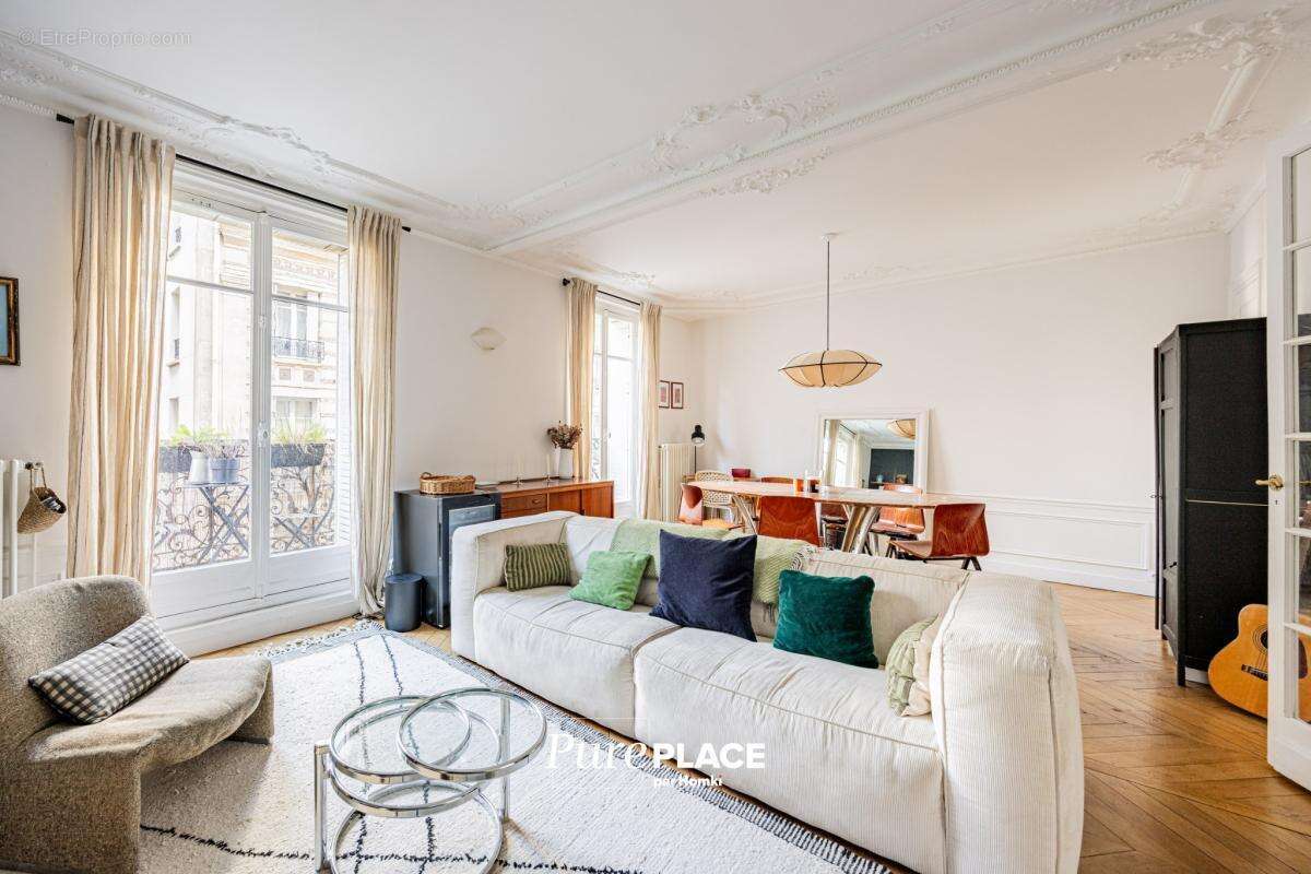 Appartement à PARIS-16E