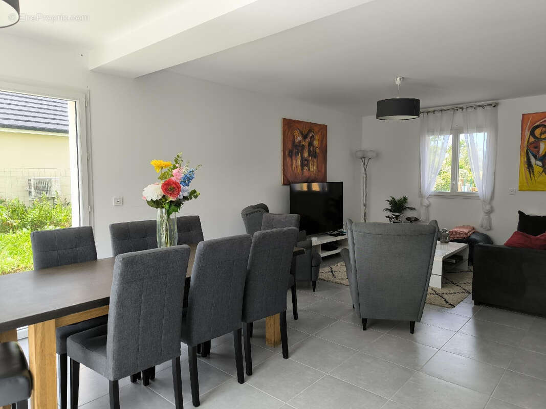 Maison à SAINT-LAURENT-SUR-MER