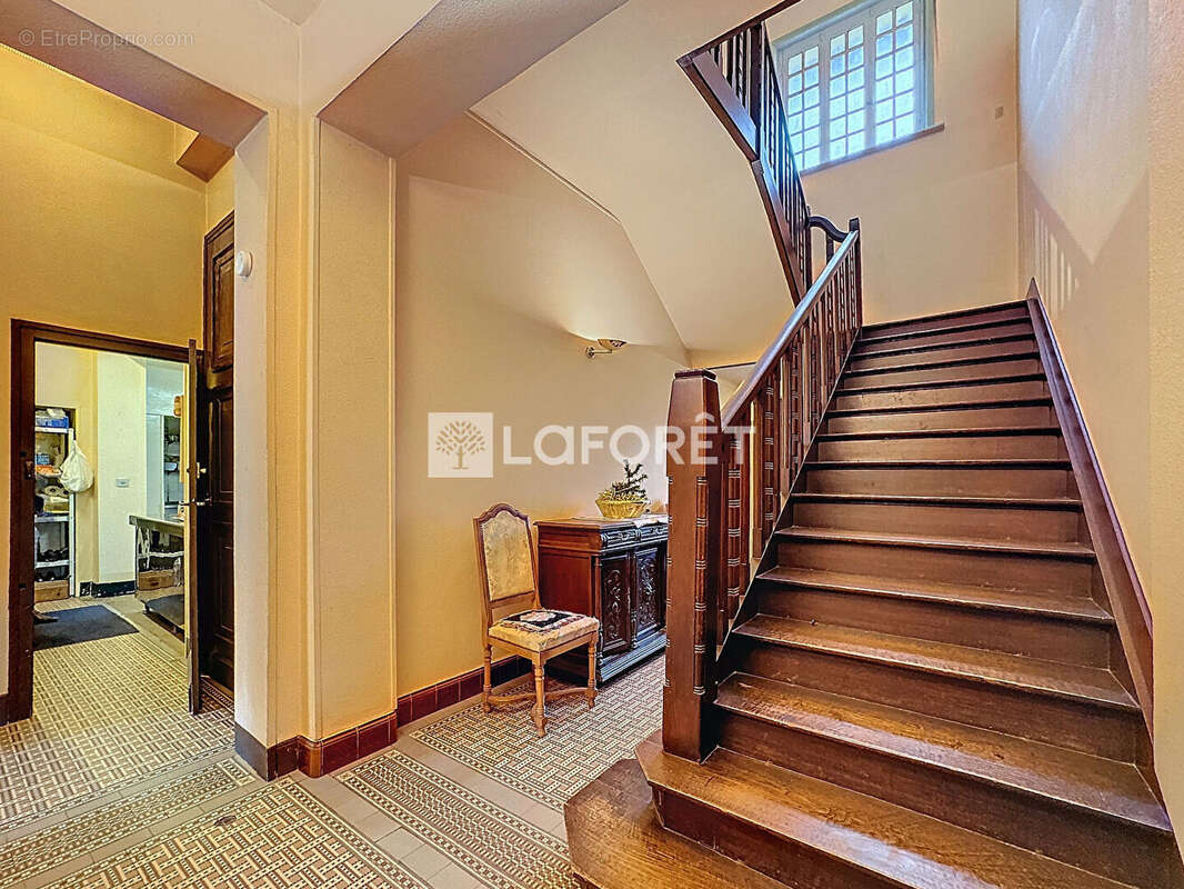 Maison à QUIEVRECHAIN