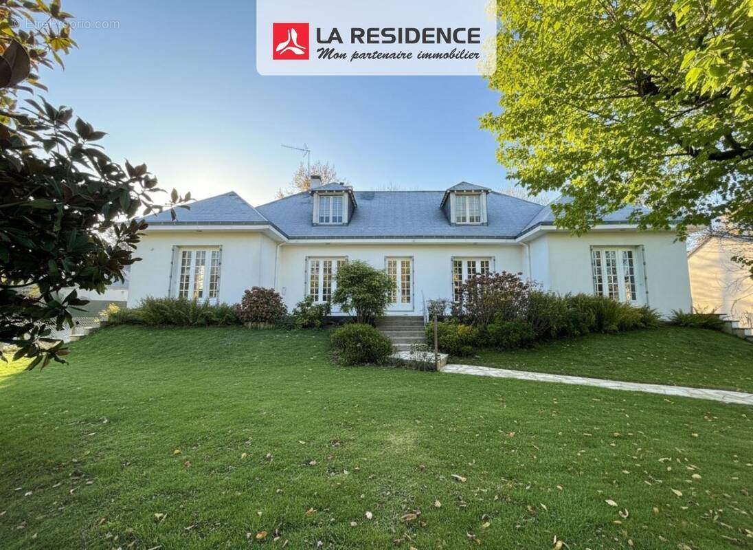 Maison à LE MESNIL-SAINT-DENIS