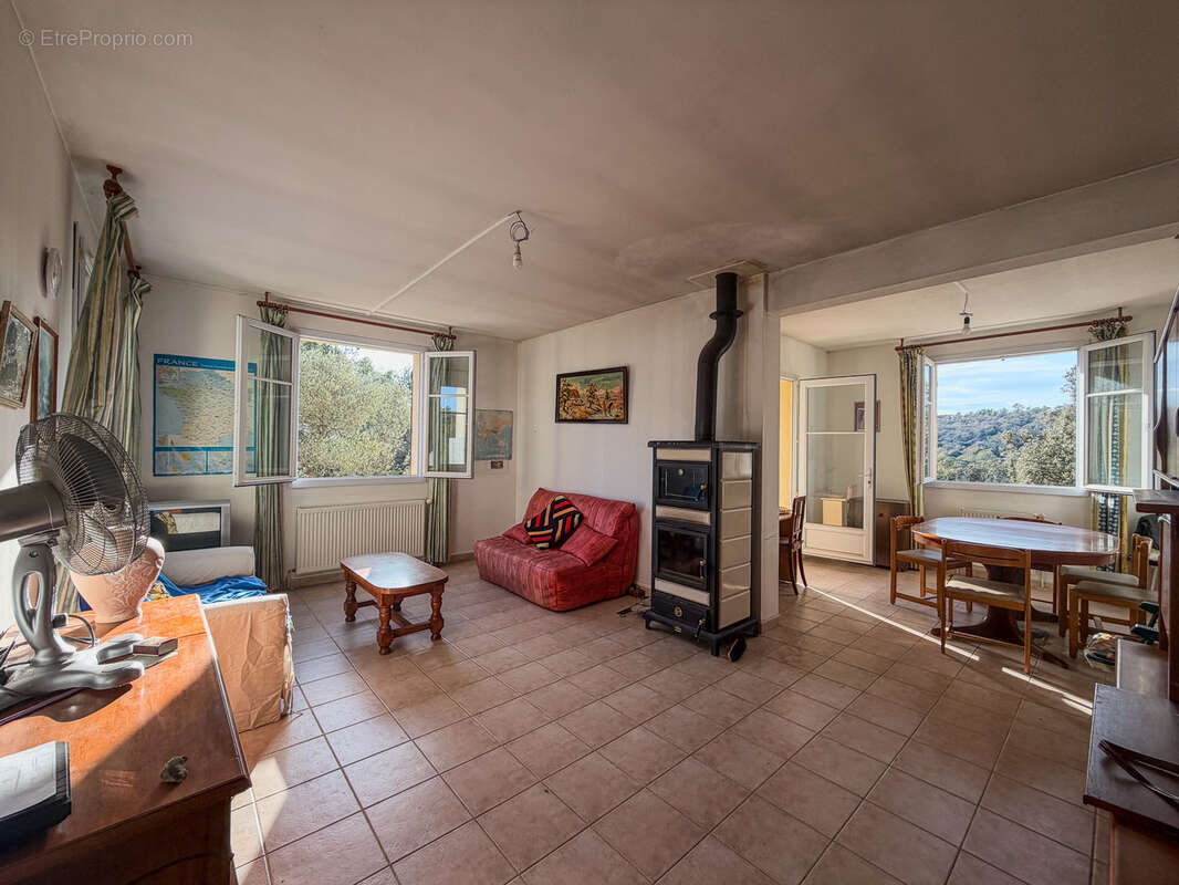 Maison à ESPARRON