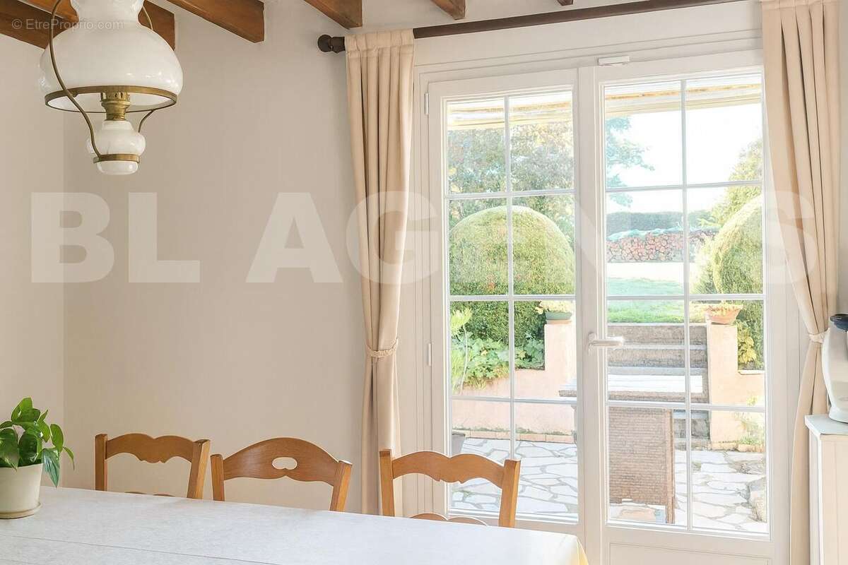 salle a manger corrigée - Maison à BOSQUENTIN