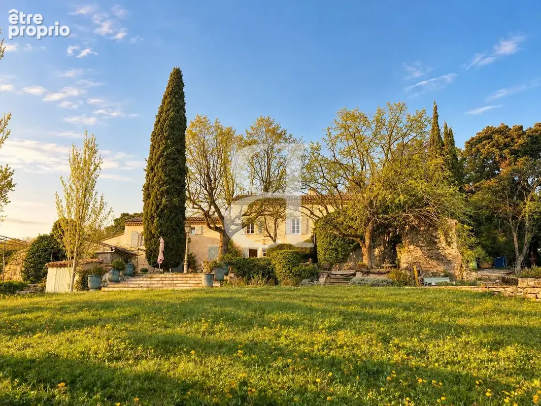 Maison 12 pièces 354 m² à vendre à Grignan (26230) - photo 1