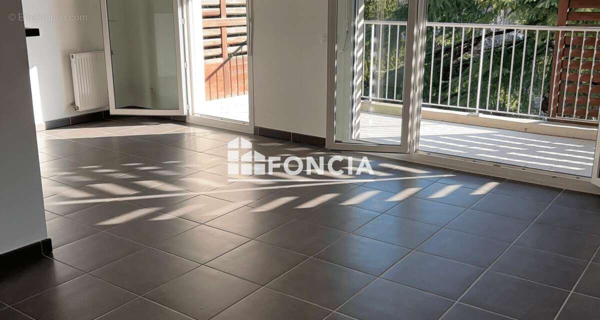 À vendre ,Spacieux T4 dans résidence recherchée avec vue exceptionnelle sur Belledonne - photo 5