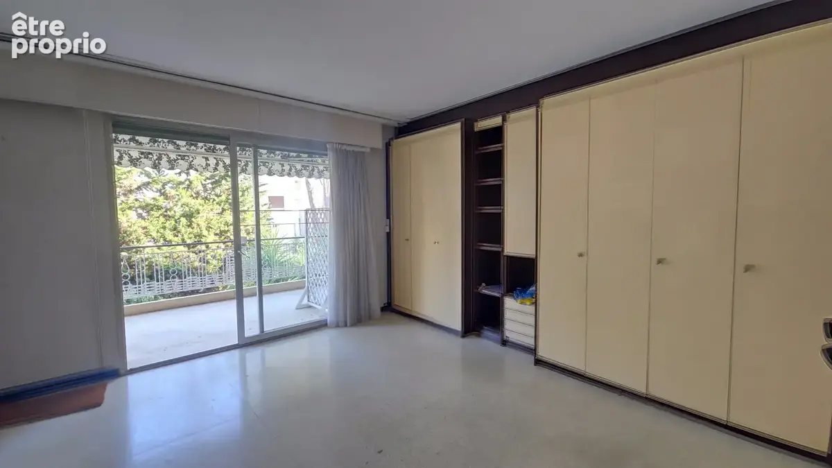 LE CANNET à vendre 4/5 pièces de 137 m2 avec 47 m2 de terrasse au calme, parking privatif et cave - photo 7