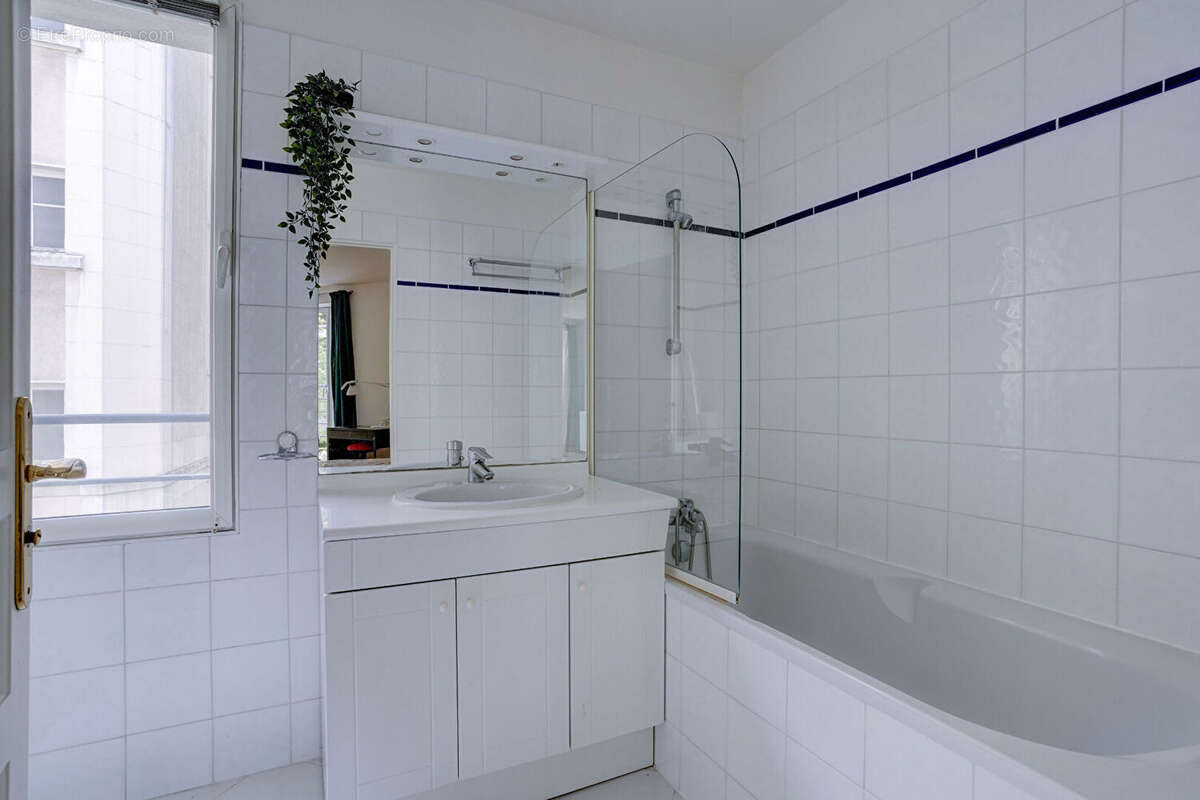 Paris 16ème - Proche seine - appartement de 97 m²  - 2 chambres - photo 5