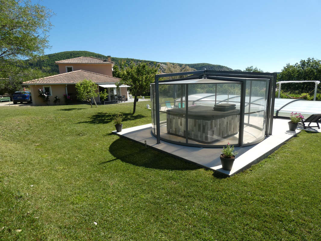 Maison à LARAGNE-MONTEGLIN