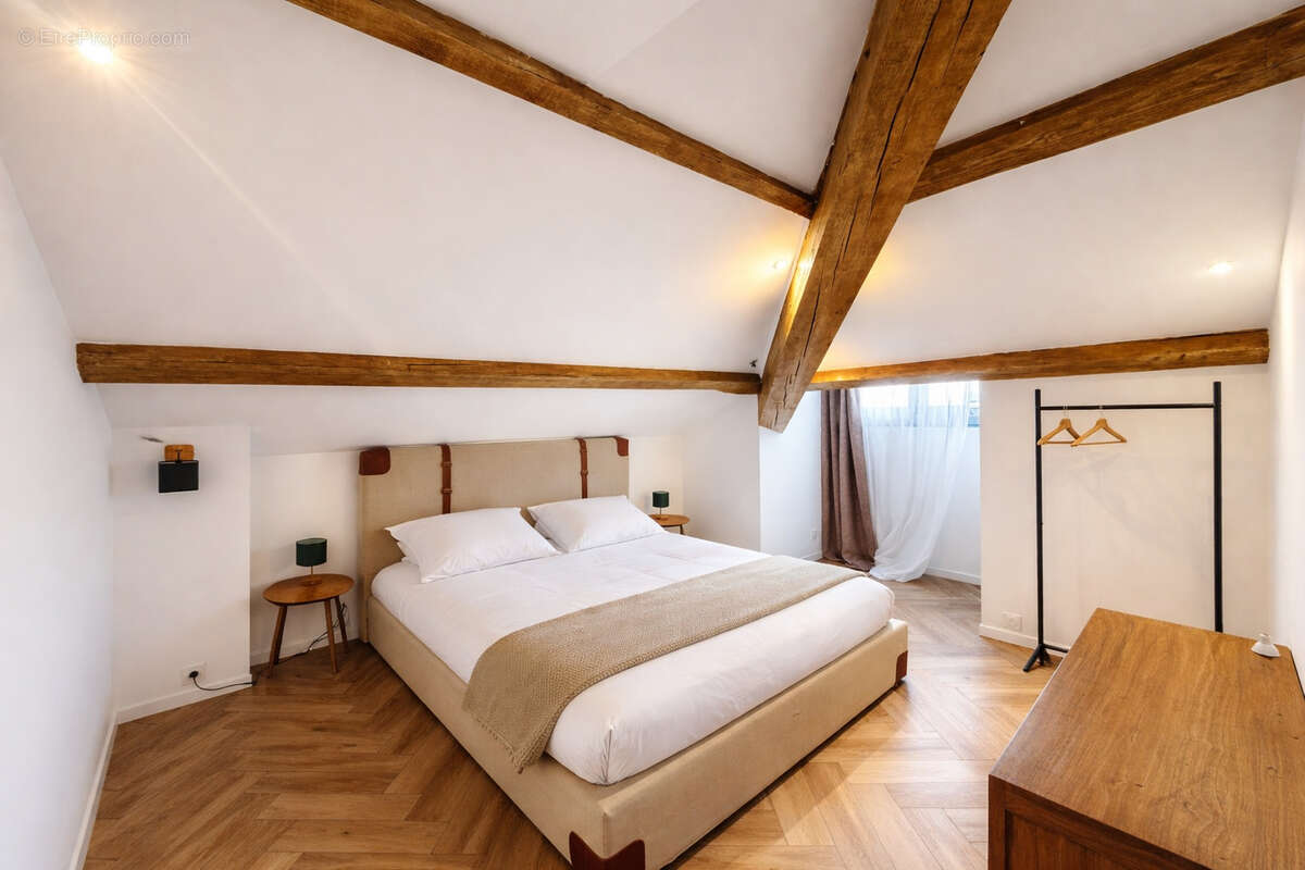Appartement de prestige 144 m² , Immeuble historique , Centre-ville de Nîmes - photo 9