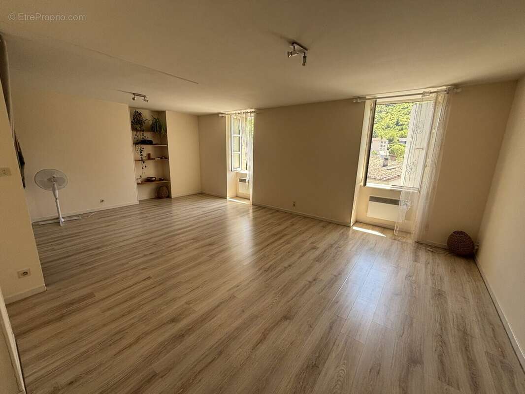 Appartement 372 m² à Les Vans  - photo 6