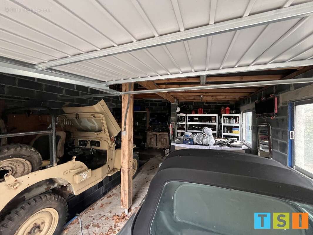 Maison rénovée 151 m²  4 chambres  Terrain 2120 m²  Piscine  Triple garage - photo 17