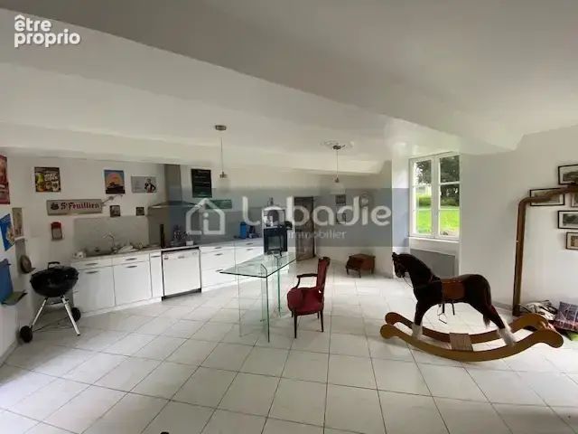 Proche toutes commodités, belle maison en pierres de 188m2, terrain de 3946m2 (possibilité plus). - photo 8