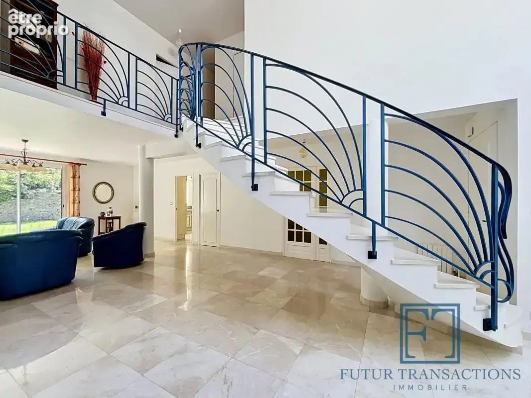 Maison 200 m² Voisins-le-Bretonneux - photo 5