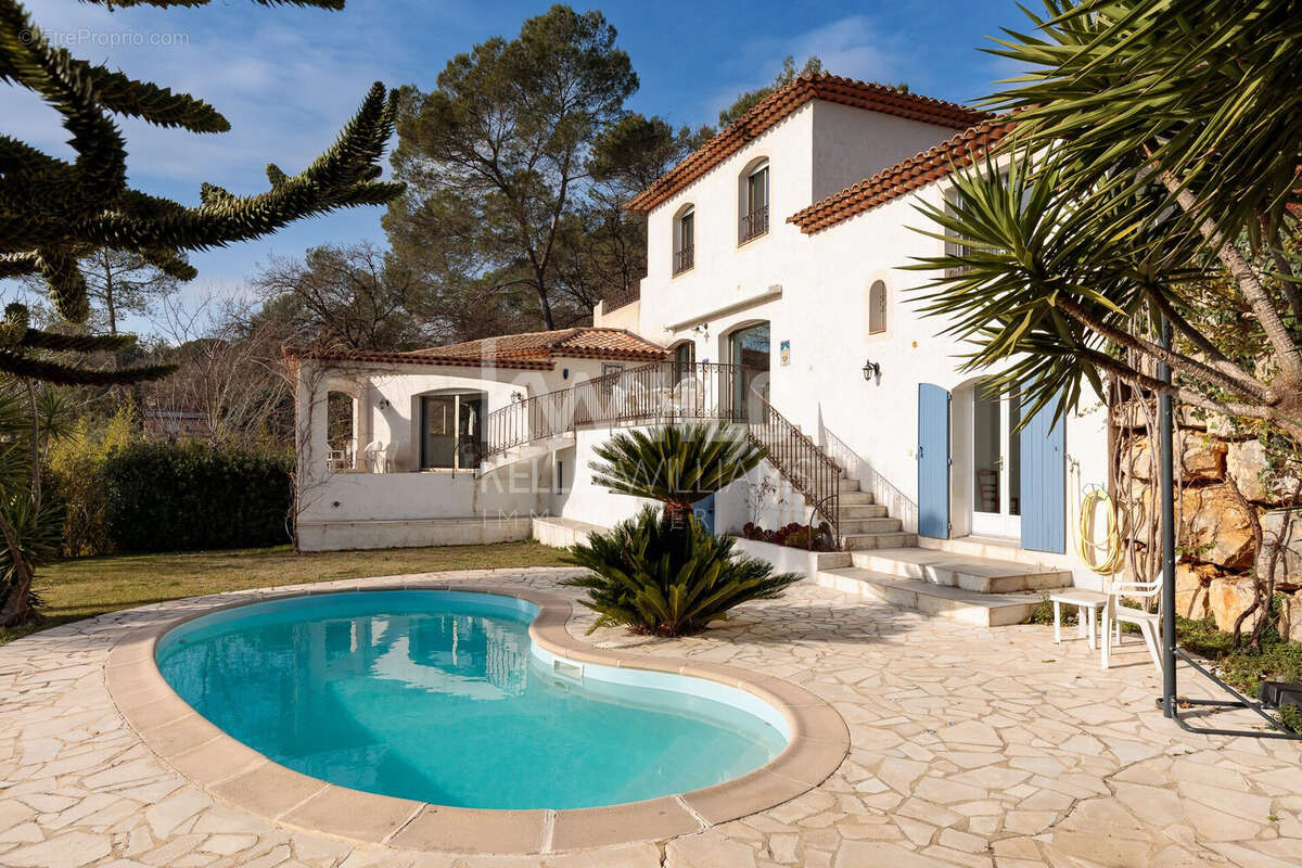 Maison à VALBONNE