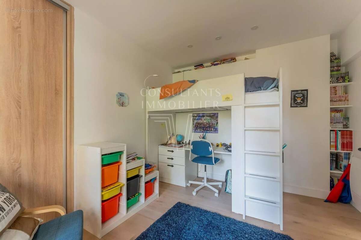Appartement à NEUILLY-SUR-SEINE