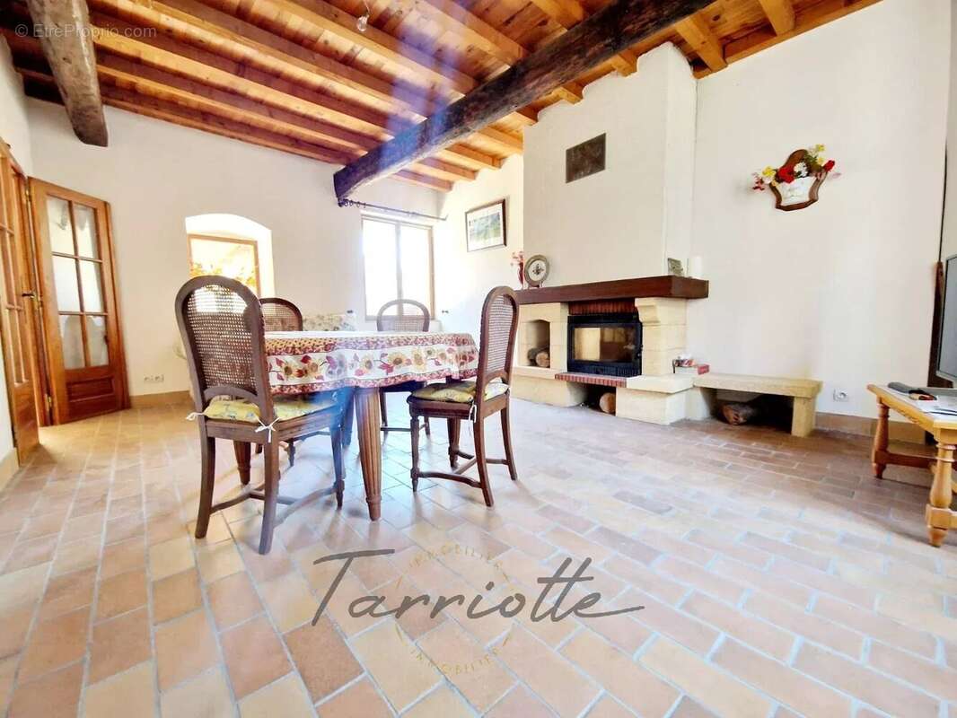 Appartement à ROCHEMAURE