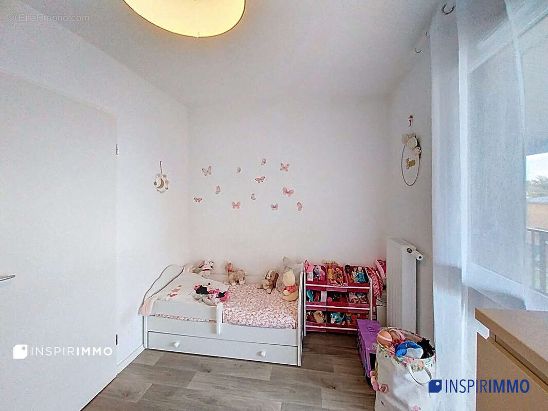 Chambre 2 - Appartement à CARRIERES-SOUS-POISSY