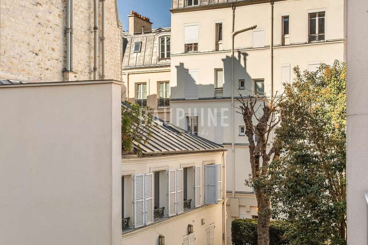 Appartement à PARIS-16E