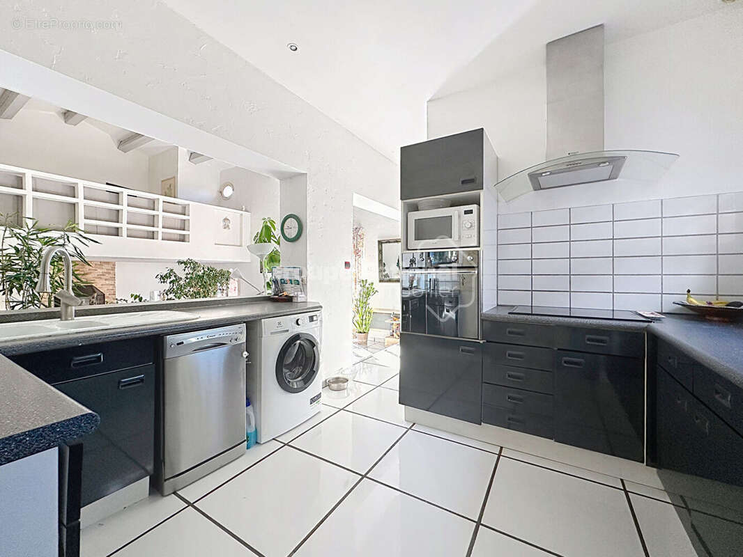 Maison à SAINT-CEZAIRE-SUR-SIAGNE