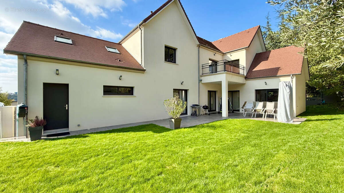 Maison à SAINTRY-SUR-SEINE