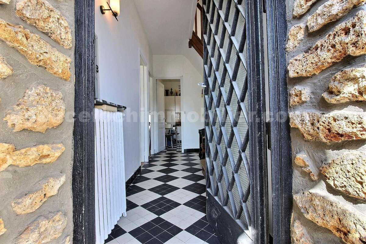 exposio_132377574 - Maison à SAINT-MAUR-DES-FOSSES