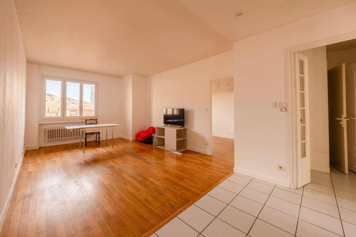 Appartement à SAINT-ETIENNE