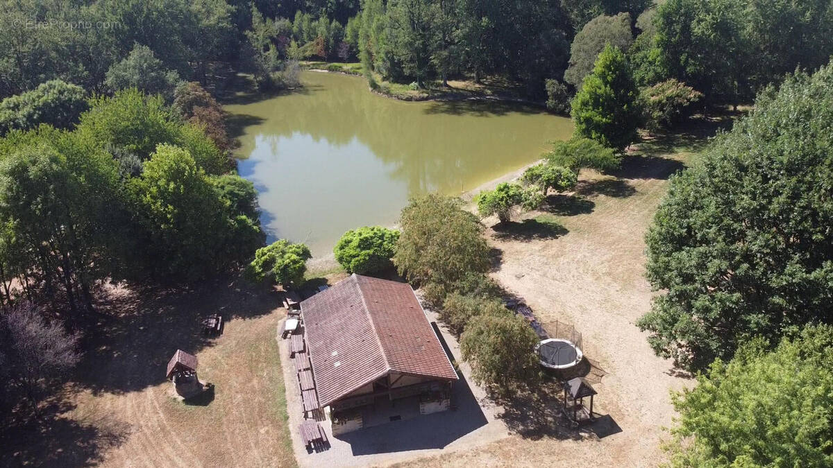 Etang drone - Commerce à JUMILHAC-LE-GRAND