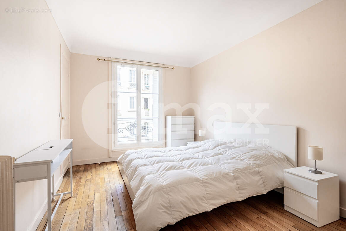 Appartement à COURBEVOIE