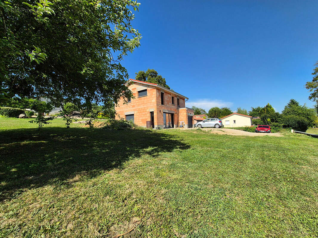 Maison à POLLIAT
