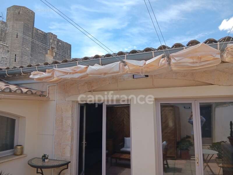 GARD (30) AIGUES-MORTES (30200) à vendre Immeuble mixte de 280 m 2, 1 local commercial 115 m 2 et 3 appartements - photo 11