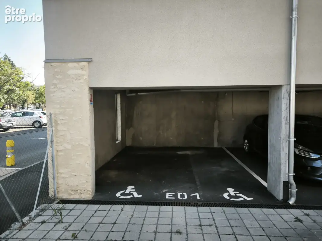 Parking à LA RICHE