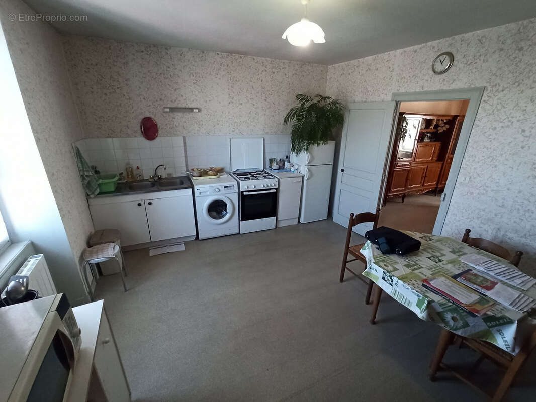 Commerce à AIXE-SUR-VIENNE