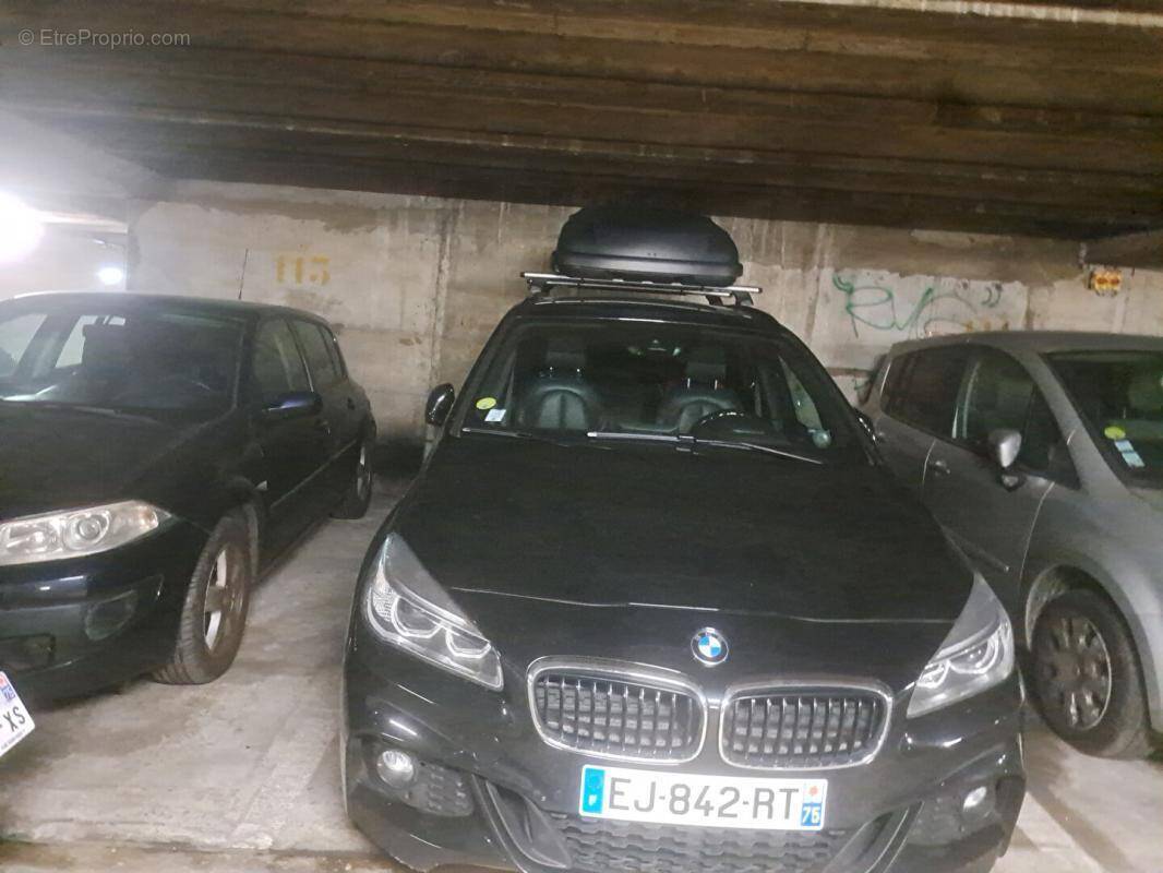 Parking à PARIS-12E