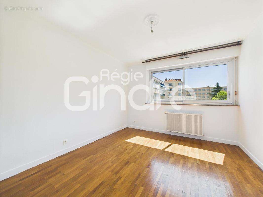Appartement à LYON-8E