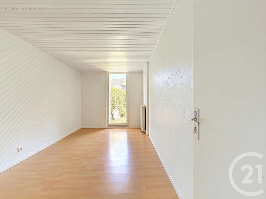Appartement 96 m² à Nandy  - photo 9