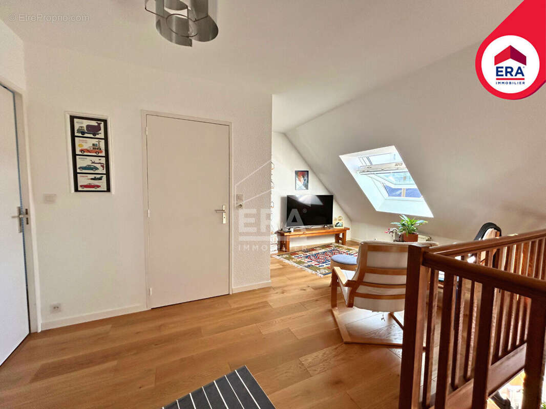 Proche du Mail et du Centre-ville - superbe Duplex 5 pièces 99 m2 à Rennes avec cave et garage - photo 5