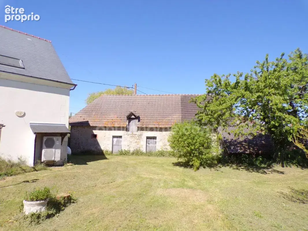 Au coeur du charmant village de Poulaines, une authentique longère de 6 pièces accompagnée de ses dépendances, offrant un cadre  - photo 22