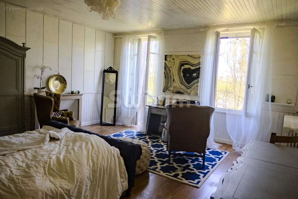 Maison à LES MAILLYS