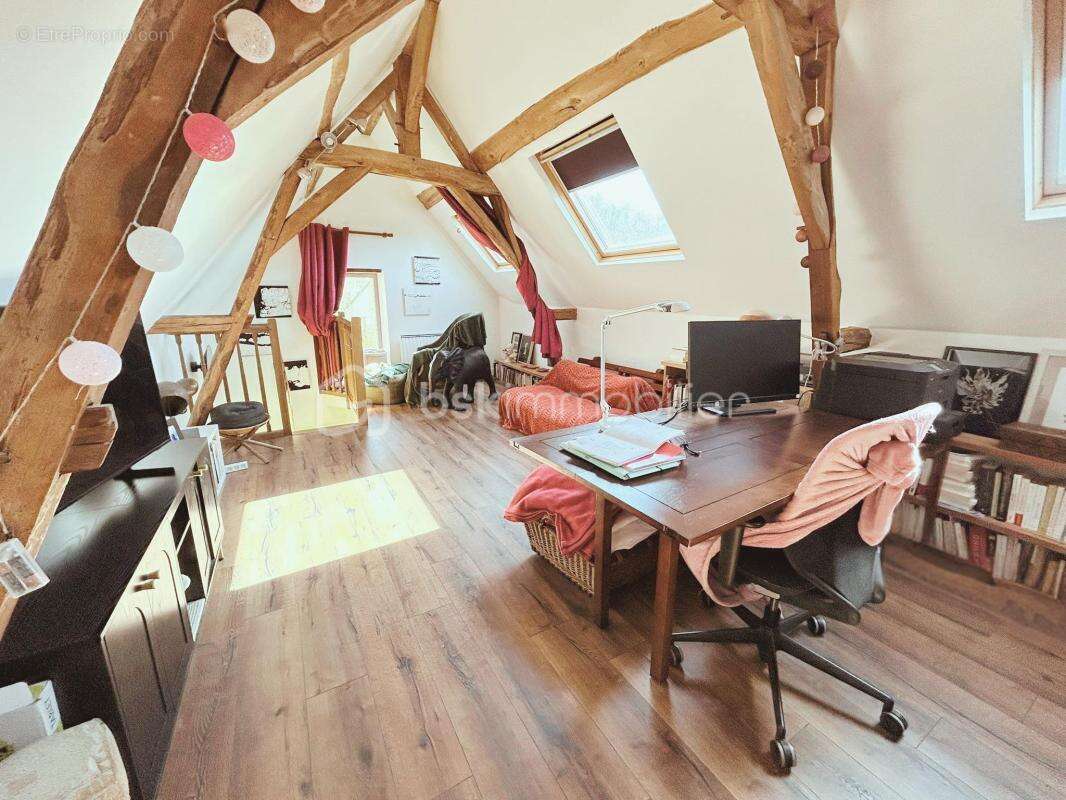 Maison à VILLAINES-LES-ROCHERS