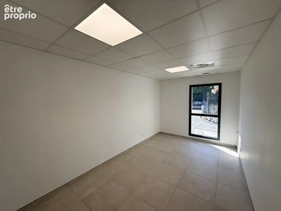 Bureau 21 m2 à Lorgues - photo 4