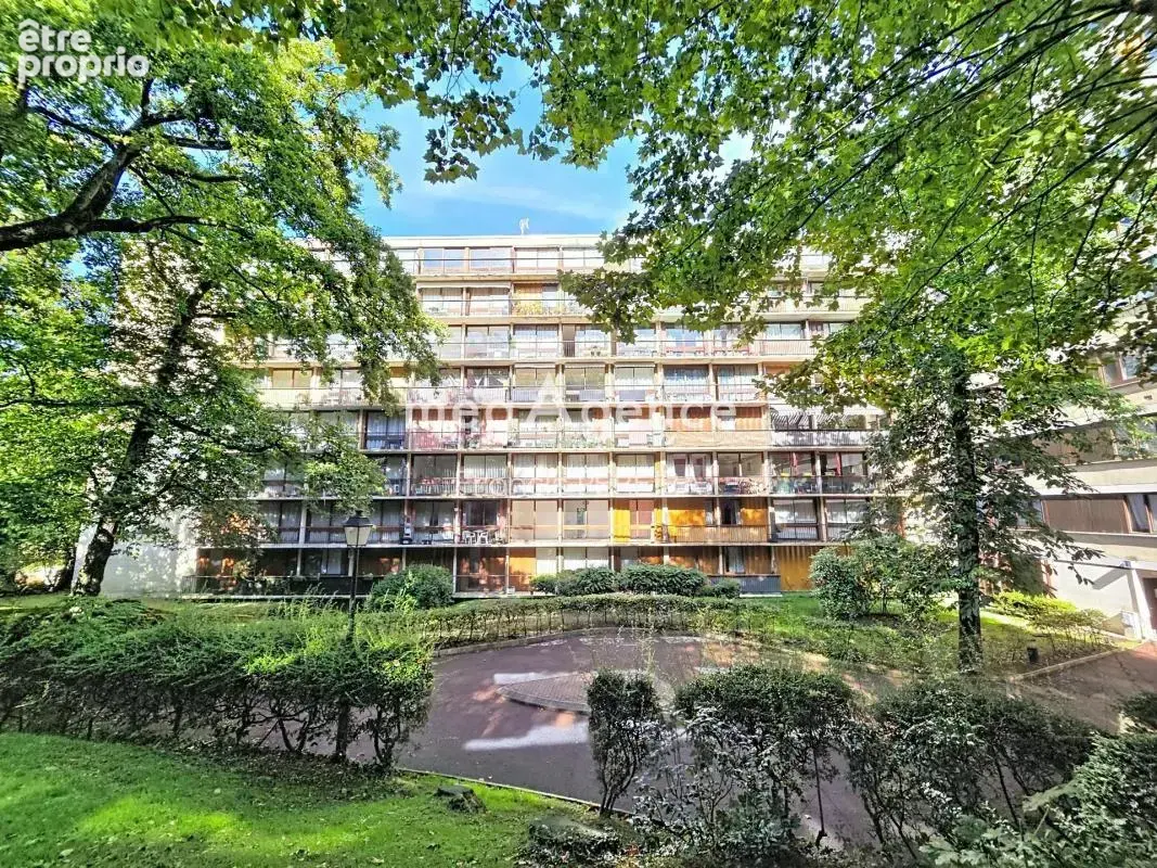 Appartement à FONTENAY-LE-FLEURY