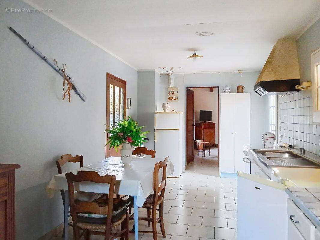 Maison à BARBEZIEUX-SAINT-HILAIRE