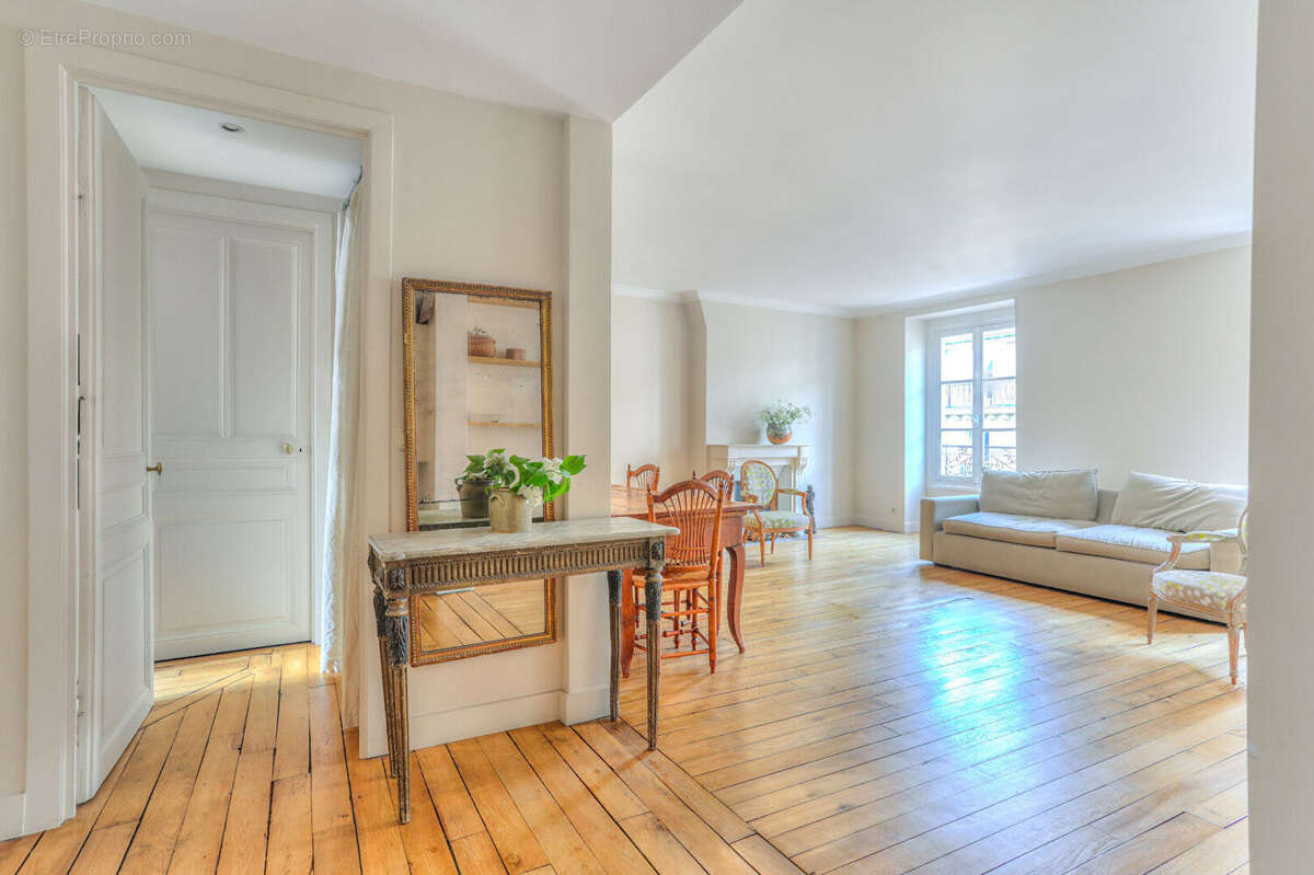 Appartement à NEUILLY-SUR-SEINE