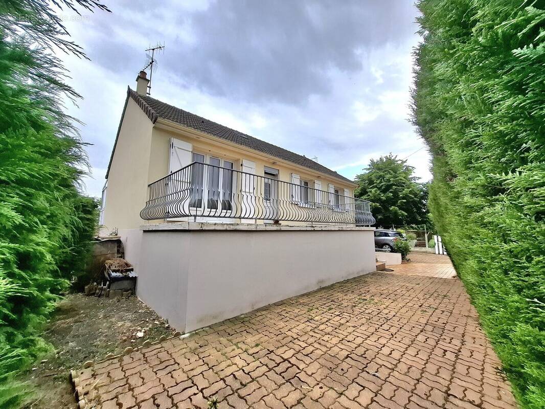 Maison à LA BAZOGE