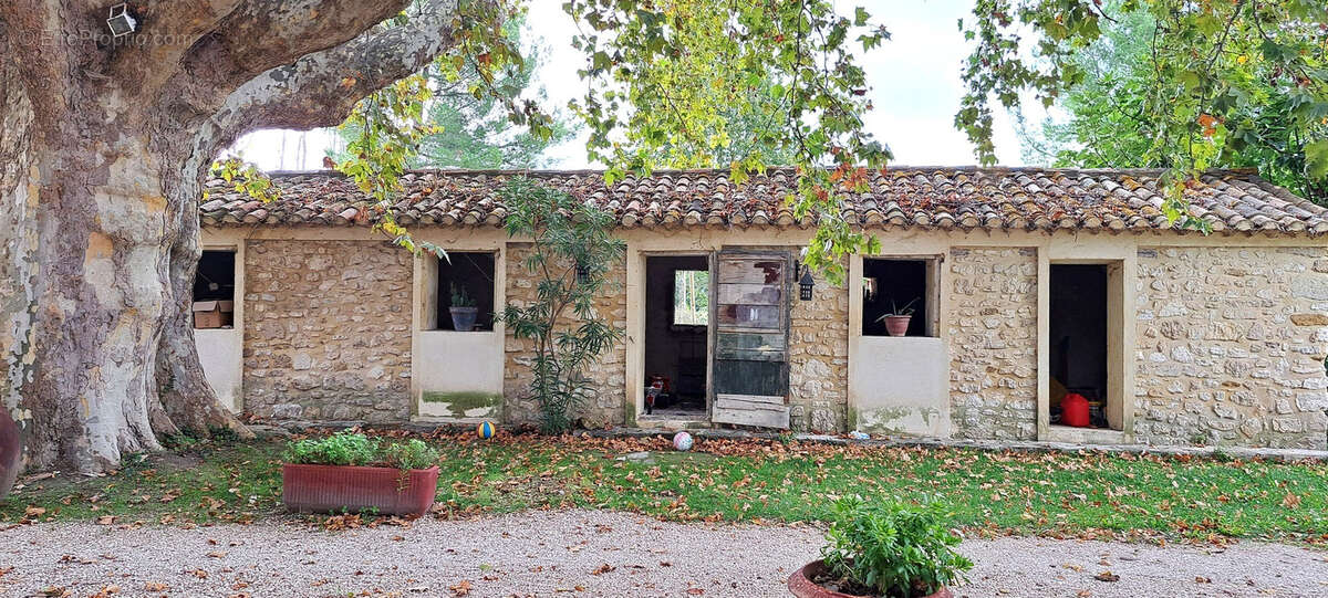 À acheter à Pernes-Les-Fontaines (84) : immense maison - photo 4