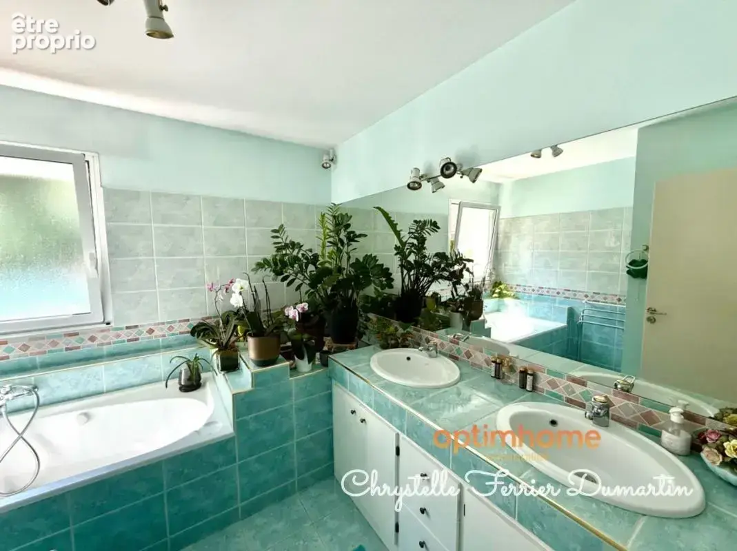 Maison de 206 m2 - 4 chambres - 1 studio indépendant - Piscine - CARBON BLANC - photo 8